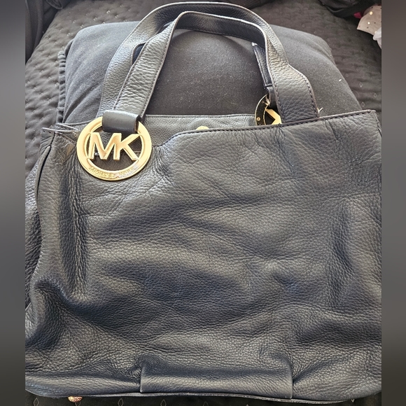 Michael Kors handbag NOT black. - Picture 1 of 6
